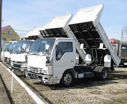 ダンプカー